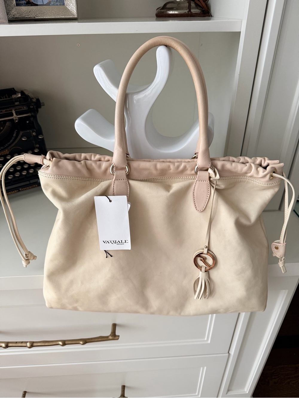 VARRIALE Italy Genuine Leather Cream Shoulder Medium Bag Purse Drawstring NEW